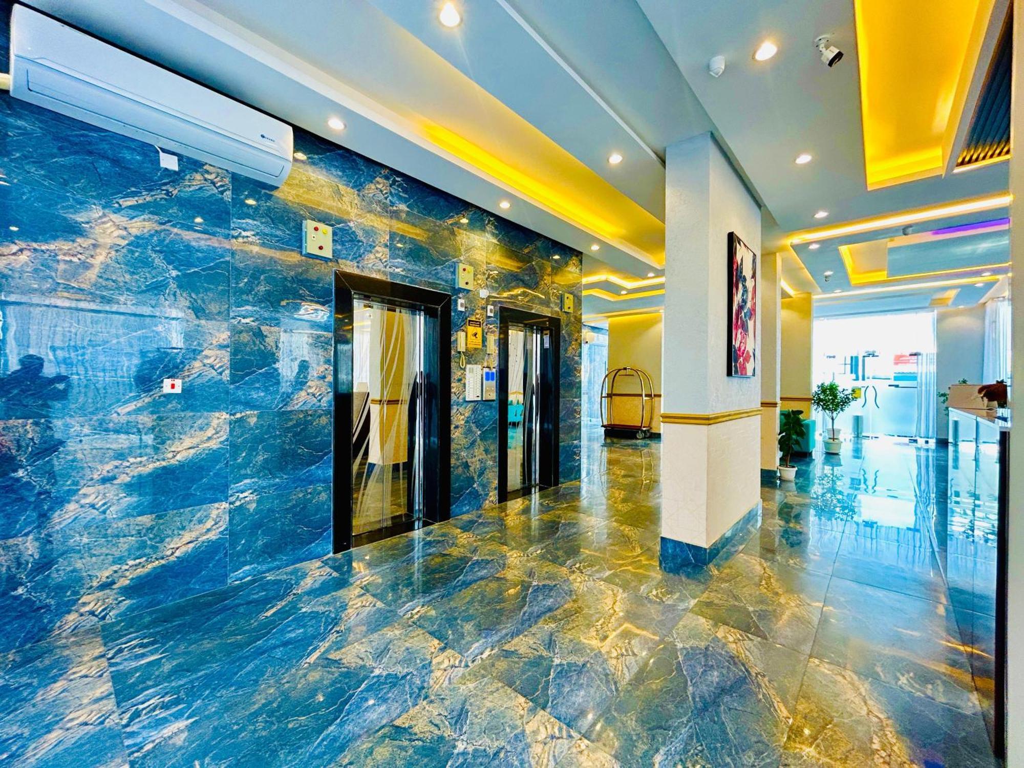 Golden Dahlia Fintas Aparthotel Kuwait City Exteriör bild