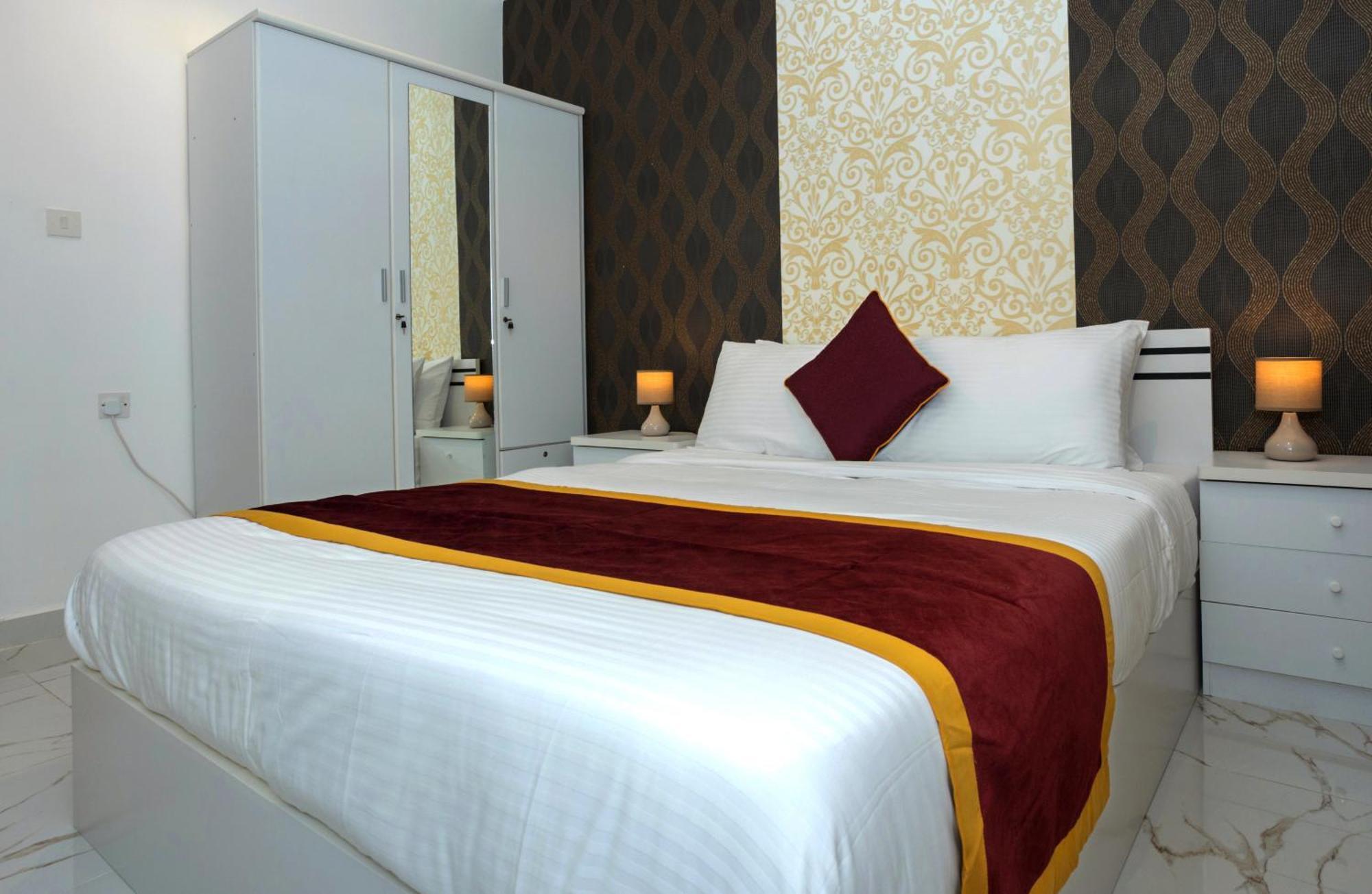 Golden Dahlia Fintas Aparthotel Kuwait City Exteriör bild
